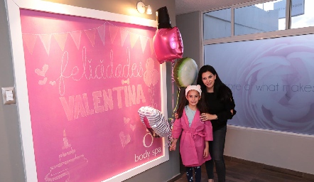  Valentina y su mamá Patricia Tanus.