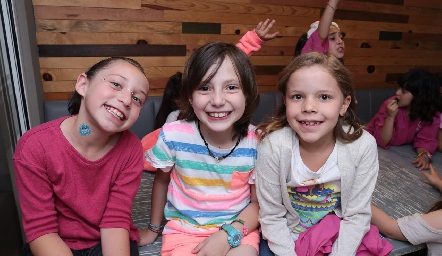  Valentina, Roberta y Daniela.