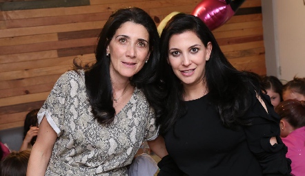  Alicia y Patricia Tanus.