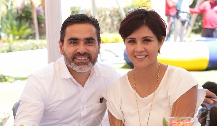  Víctor Fierro y Perla Hernández.