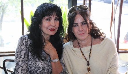  Elizabeth Rodríguez y Beatriz Álvarez.