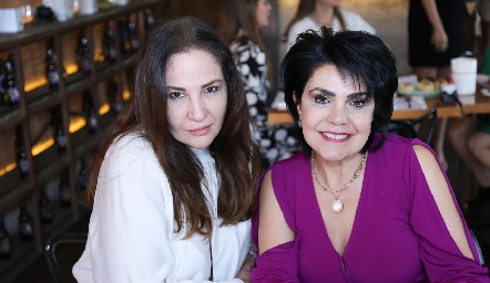  Griselda Barriga y Yoya González.