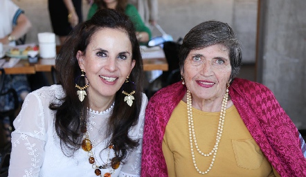  Mercedes Martínez y Alma Luz Martínez.