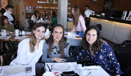  Montse Muñiz, Ale Luna y María Leal.