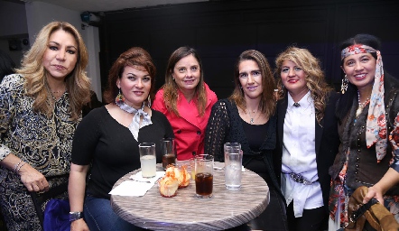  Claudia Hermosillo, Isabel Guzmán, Josefina Gutiérrez, Mónica Leiva, Renata Flores y Paty Gallardo.