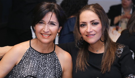  Pilar de la Rosa y Patricia Betancourt.