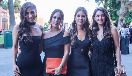  Valeria Zúñiga, Claudia Antunes, Ale Puente y Vicky Álvarez.