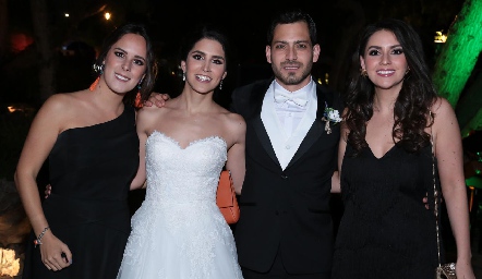  Claudia Antunes, Daniela González, Arturo Hernández y Vicky Álvarez.