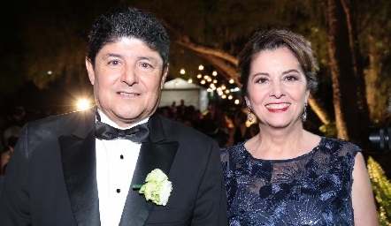  José Arturo González y Lucía Gómez de González.