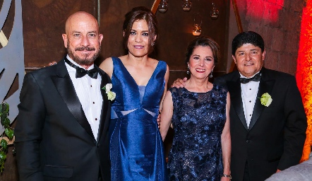  Arturo Hernández, Beatriz de Hernández, Lucía Gómez de González y José Arturo González.