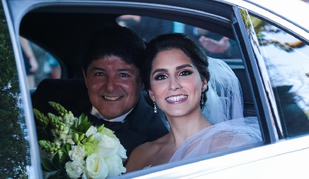  Daniela con su papá, José Arturo González.