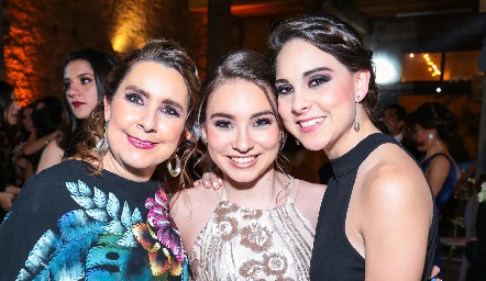 Marisol Hernández con sus hijas Daniela y Bárbara González.