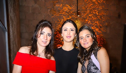  Martha Abud, Catalina Abud y Eugenia Musa.
