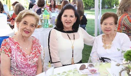  Cristina de Garfias, Laura Martínez y Queta Contreras.