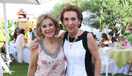  Gloria Estrada y Licha Abella.