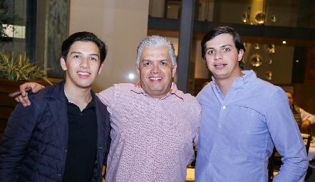  Emilio, Gerardo y Patricio Rodríguez.