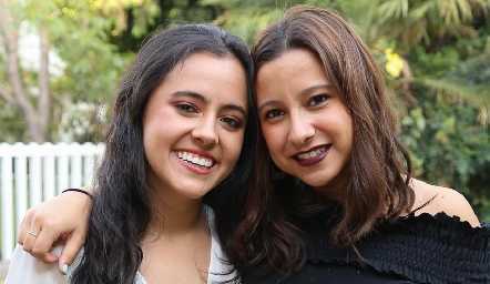  Montse García y Paola Martínez.