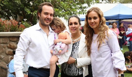  Santiago Zamanillo, María Inés, Lila González y María Torres.