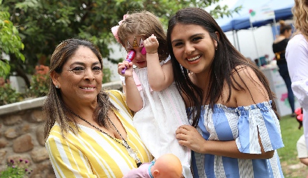  Lupita Rodríguez, María Inés y Galilea González.