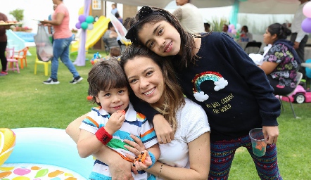  Mónica Cano con Jaen y Danna Sofía