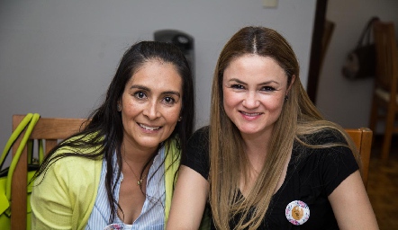  Cristina Torres y Luz Adriana Arellano.
