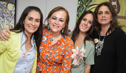  Cristina Torres, Marcela Piña, Clau Antunes y Maru Martínez.