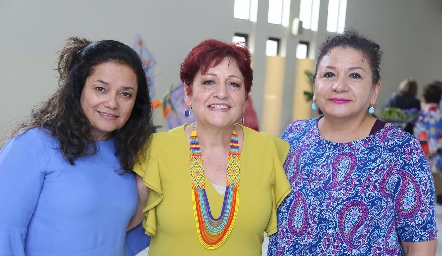  Aída Palau, Adela Martínez y María Teresa Martínez.