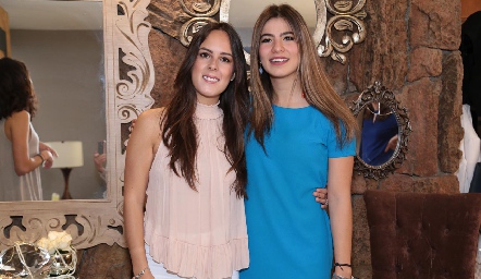  Claudia Antunes y Ana Sofi Muñiz.