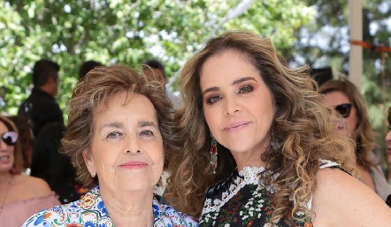  Gaby Serment con su mamá, Conchita Lafuente de Serment.