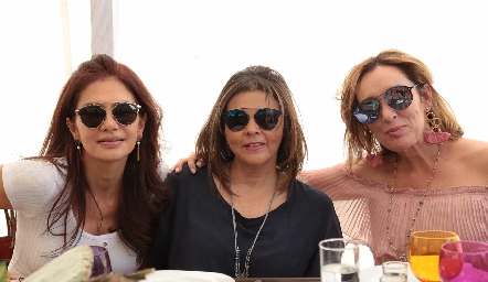  Guille de los Santos, Paty Valadés y María Elena Ávila.