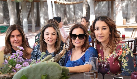  Liliana Mendoza, Sofía Carlos, Rocío de Martínez y Pilar Martínez.