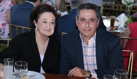  Tere Espinosa y Víctor Zepeda.