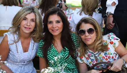  Márgara de Herrera, Claudia de los Santos y Claudia Anaya.