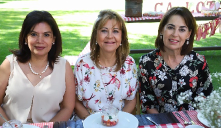  Tita Ruiz, Lucía Estrada y María Elena Torre.