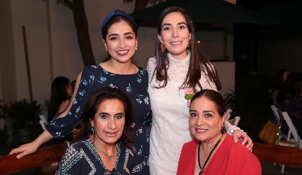  Mariazel Auces, Beatriz Báez, Teresa Salazar y Pily Leos.