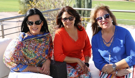  Rosy Martínez, María Luisa Villaseñor y María Elena López.