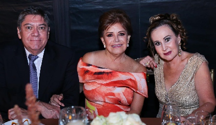 Manuel Guerra, Graciela Ramírez y Mary Carmen López.