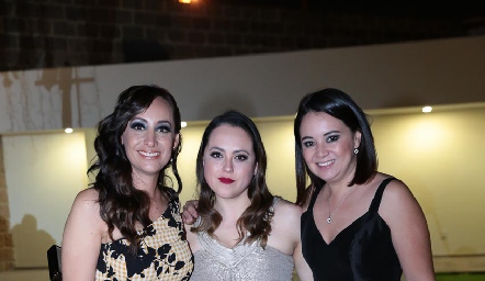 Isabel Obregón, Gabriela Contreras y Georgina Stevens.