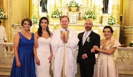  Teresa Cifuentes de Carrillo, Gabriela Carrillo, Jorge Puga y Marcela Nava de Puga.