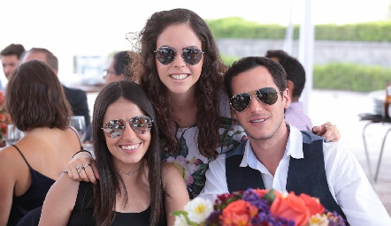  Constanza Noriega, Camila Aguirre y Andrés Fernández.