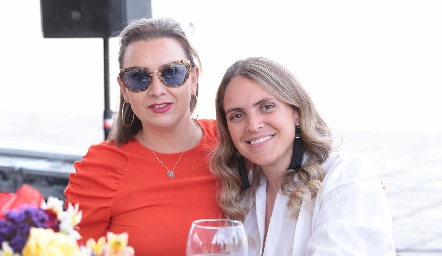  Janet Rodríguez y Paloma Espinosa.