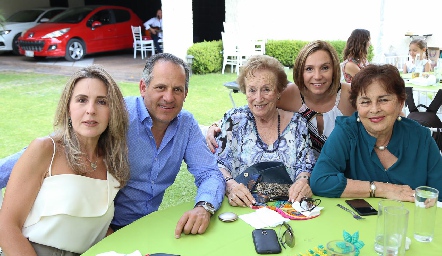  Verónica Berrón, Ramón Gómez, Carmelita Hinojosa, Bety Lavín y Lichis Hinojosa.