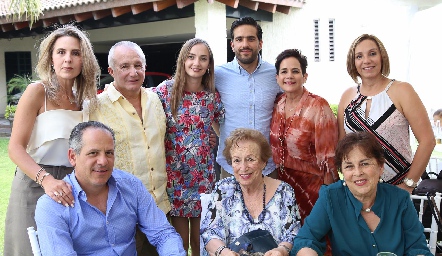 Vero Berrón, Paco Lavín, Laura Díaz, Joel Núñez, Tita García, Bety Lavín, Ramón Gómez, Carmelita Hinojosa y Lichis Hinojosa.