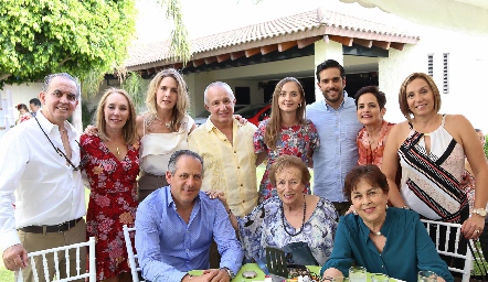  Fernando Díaz de León, Laura Lavín, Vero Berrón, Paco Lavín, Laura Díaz, Joel Núñez, Tita García, Bety Lavín, Ramón Gómez, Carmelita Hinojosa y Lichis Hinojosa.