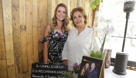  Paola Celis y Kena Díaz de León.