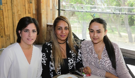  Andrea, Ana y Fantina Díaz de León.