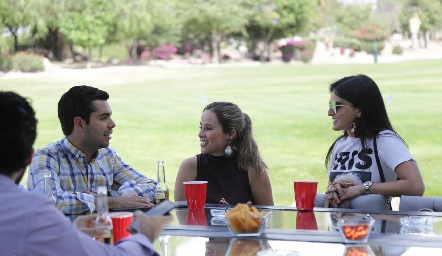  Rodrigo Pérez, Ana Lucía Esparza y Adriana Olmos.
