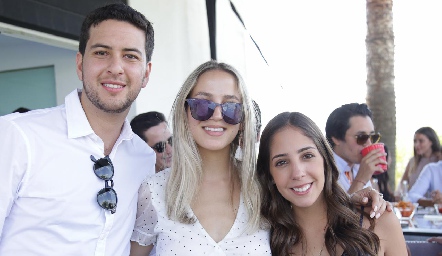  David Dauajare, Francessca y Alejandra Villarreal.