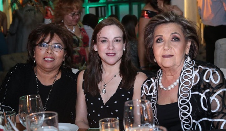  Carmelita Vázquez, Diana Guel y Lula Hernández de Ortega.