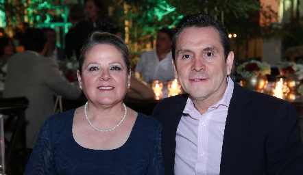  Elizabeth Hernández de Cardona y Juan Cardona.